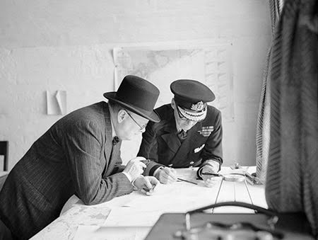 Winston Churchill und Vice Admiral Sir Bertram Ramsay.